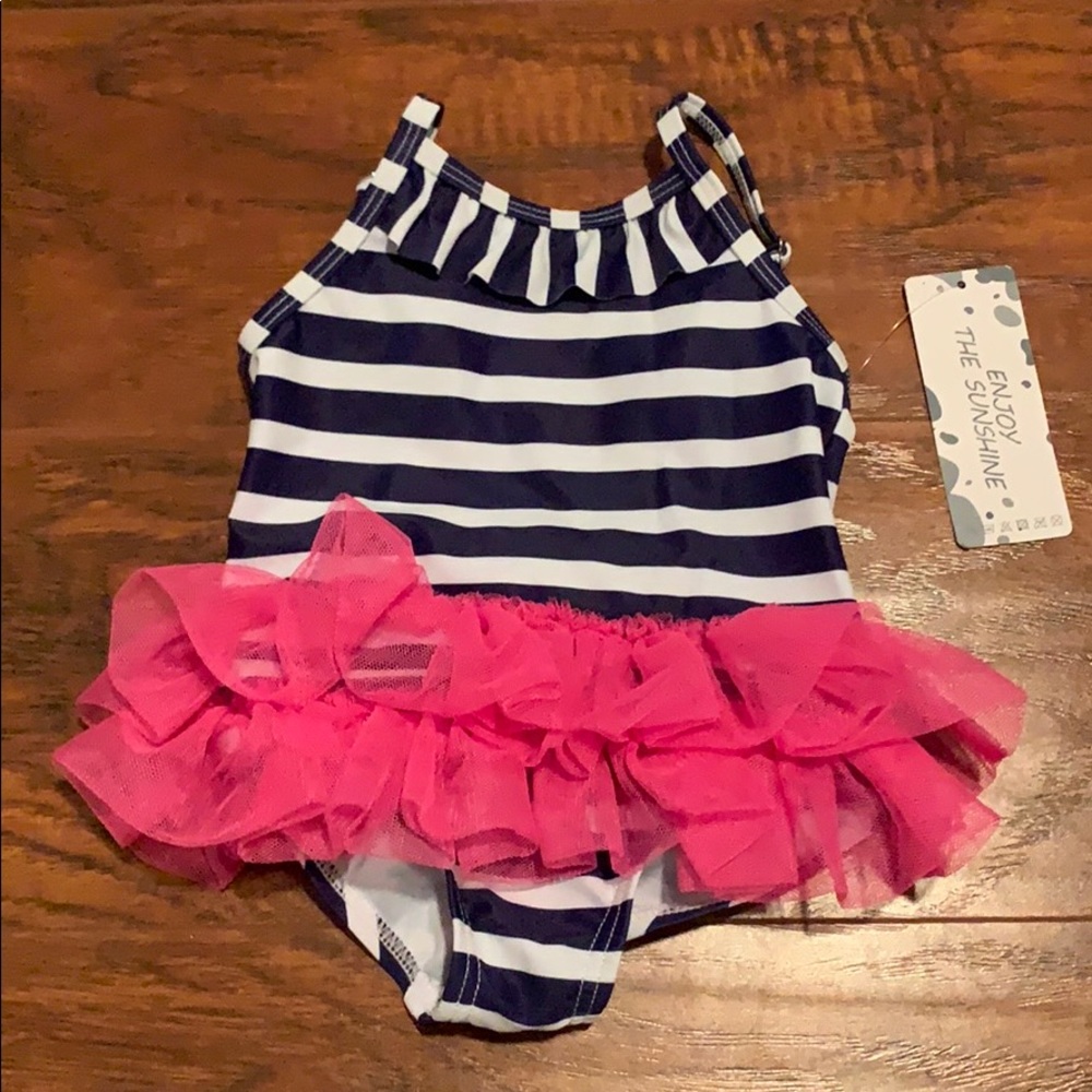 12-18M  baby swimsuit. Never worn, tags still on !